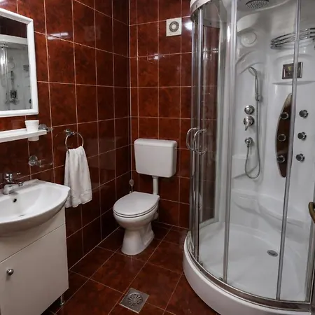 Millenium Castle Sibiu - Parking On Site - Bikers' Haven In The Heart Of Romania'S Legendary Roads - Rest In Comfort #-2